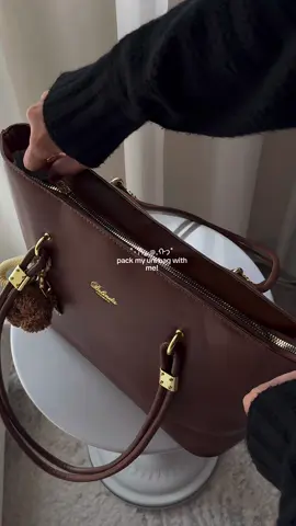 pack my bag with me! and yes a laptop can fit 👜💫 #bag #unibag #totebag #shoulderbag #largecapacitybag #packwithme #fyp 