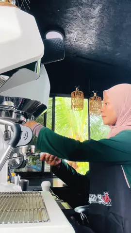 Iced americano ke iced latte ?? Jom ngopi 🤗#2wayscoffee #coffeelover 