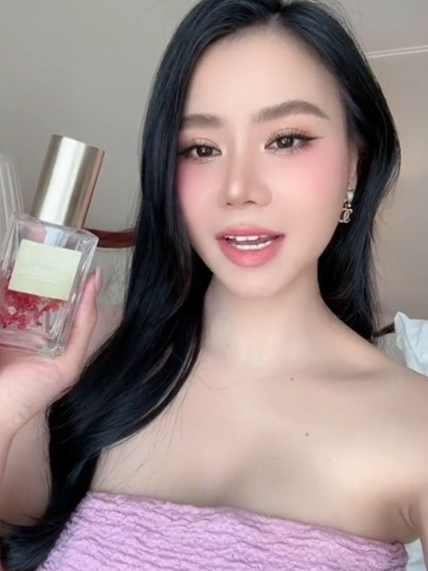 Tinh dầu dưỡng tóc Weilaiya #weilaiyachinhhang #daugoiweilaiya #weilaiyavietnam #daugoigung #weilaiya #dauduongtoc #dauduongtocweilaiya