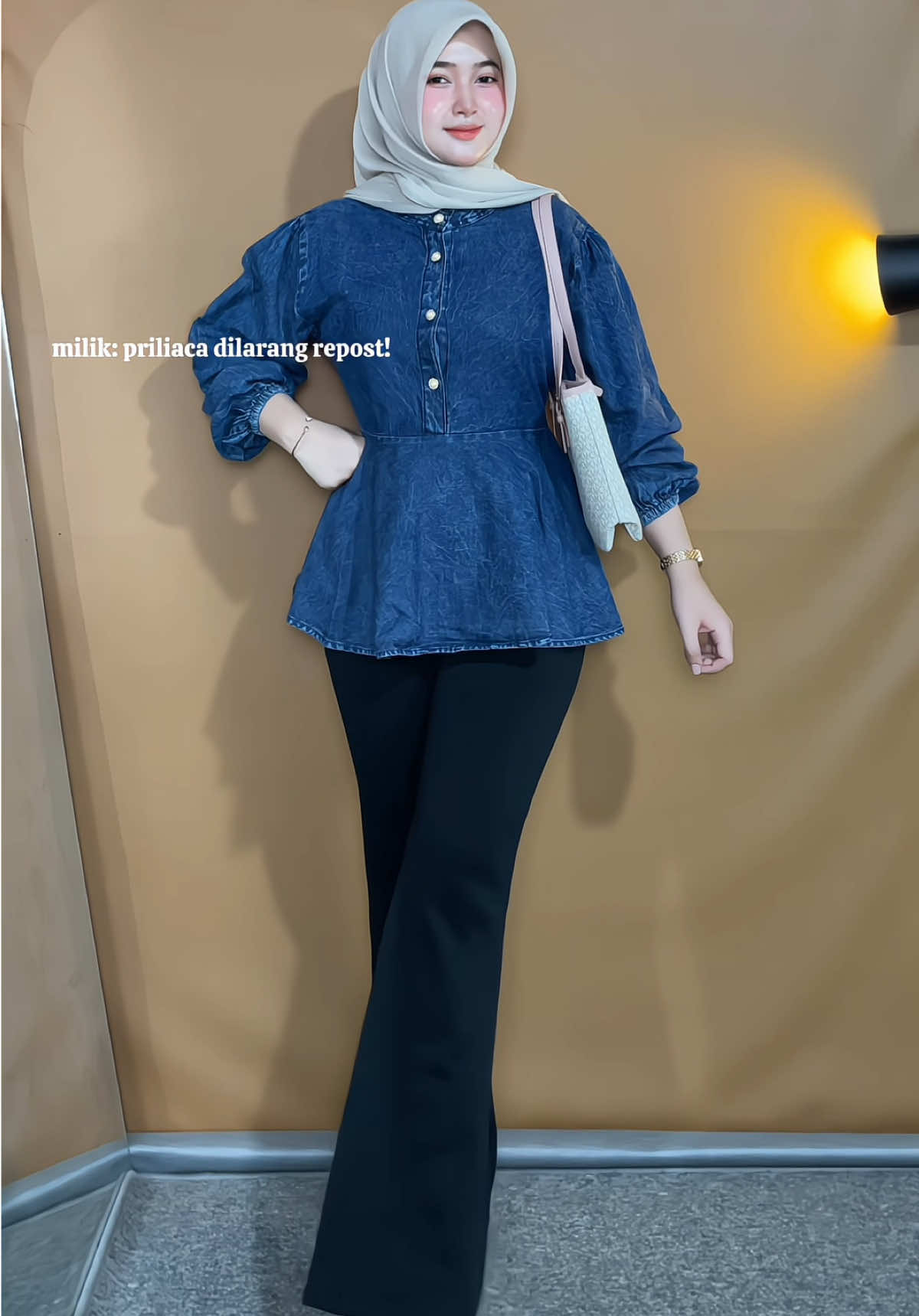 blousenya cakeuuppp🥰🫶🏻 #blousedenim #atasandenim #atasandenimwanita #kemejajeans #jeansslimfit #casualoutfits 
