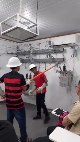 Teaching a Beginner How To Use A Hot Stick  #electric #lineman #electrical #tools 