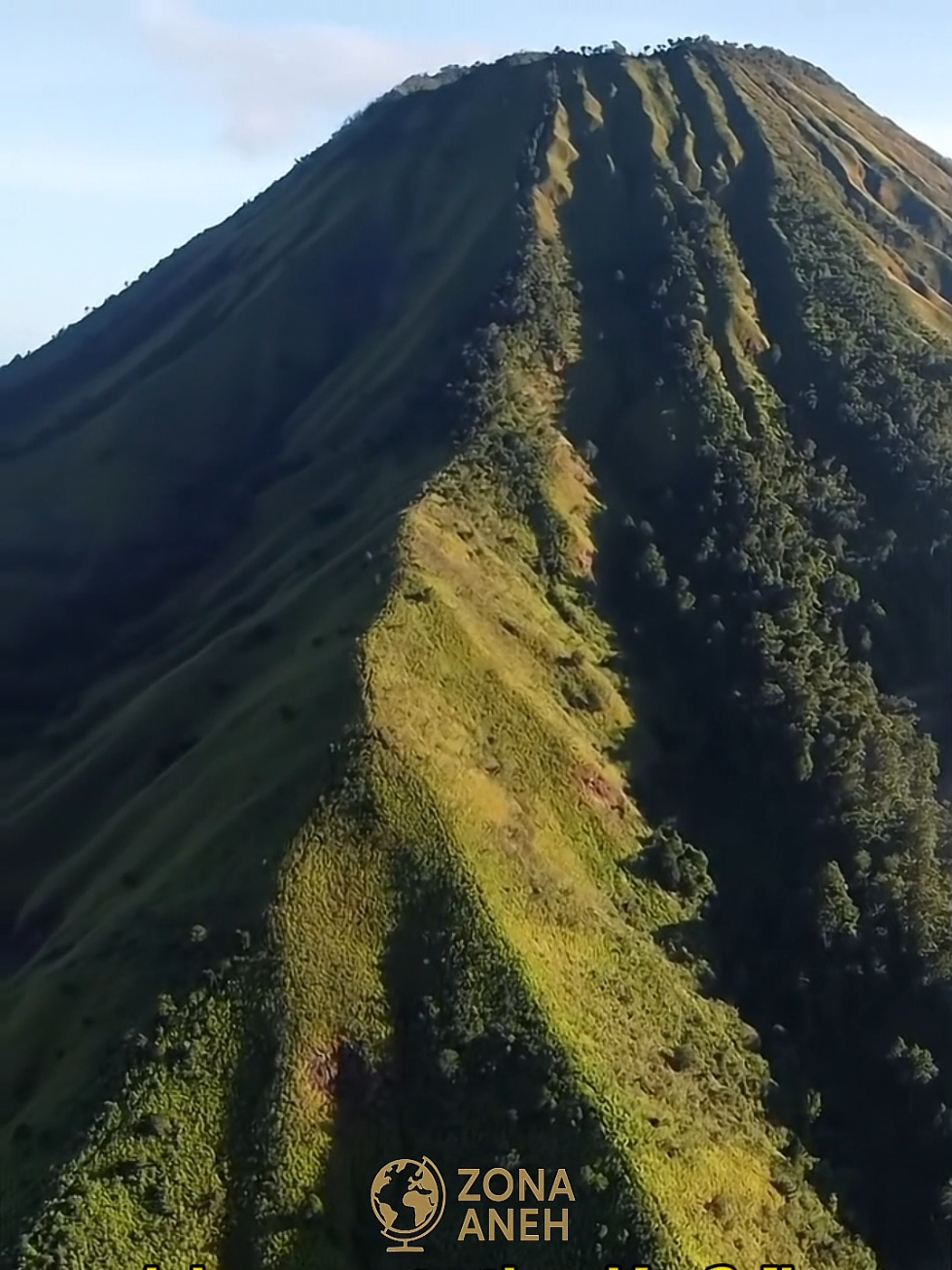 Gunung Slamet  #GunungSlamet #MisteriGunung #CeritaMistis #PendakianIndonesia  #ExploreIndonesia #MitosGunung #FYP 