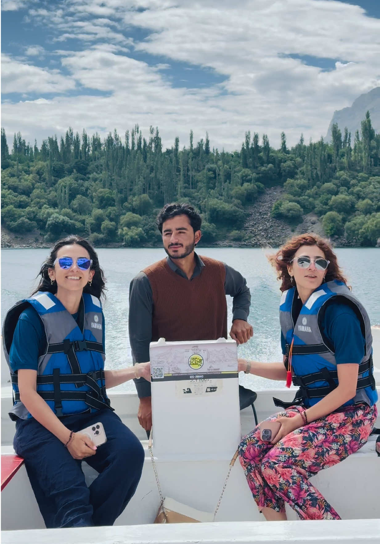 foreigner guest baoting with sheraz😍 Boating vibes🏄 Drifting 📍 #uperkachuralake kachura lake #upperkachuralake #shangrila #travelwithsheraz #sheraz #travelwithme #pahardii #ghoomopakistan🇵🇰 ##unfrezzmyaccount #naturelovers #explorepakistan #naturevibes #baotingvibes #baotingchannel#boatingadventures #viraltiktok #fyp #foryou #tourism #goviraltiktok #grow  For booking rooms at uperkachuralake : contact for more details :03554820757