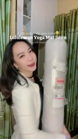 aaaaaaghhhh syupeeerrrr happy!!finally … unboxing my little baby yoga matt🥺🥺🥺💞🎀🧘🏻‍♀️ #lululemon #yogamat #unboxing 
