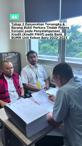 Pada hari Senin, tanggal 11 Agustus 2025, telah dilaksanakan Tahap 2 Penyerahan Tersangka & Barang Bukti terkait Perkara dugaan tindak pidana korupsi pada Penyalahgunaan Kredit (Kredit Fiktif) Pada Bank BUMN Unit Kebon Baru Tahun 2022-2023. Adapun beberapa barang bukti yang diserahkan berupa buku tabungan, barang elektronik (hp, ipad, laptop), kartu debit, STNK, BPKB, akta jual beli, berkas pinjaman KUPEDES, dll. #kejaksaan #kejaksaanri #kejaksaanagung #kejarijaksel #kejaksaannegerijakartaselatan 