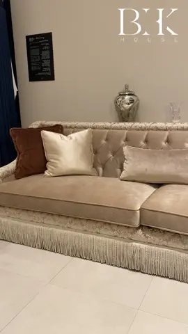 الأريكة الكلاسيكية المغطاة بالقماش الذهبي تشع دفئًا وأناقة خالدة                                                         The classic sofa, draped in golden fabric, exuded a warm, timeless elegance.                    #luxury #design #decoration #elegant #beauty #furniture #interiordesign #furniture #gold #fabric #elkhobar_🇸🇦 #artpiece #beautiful #homedecor #homesweethome🏡 