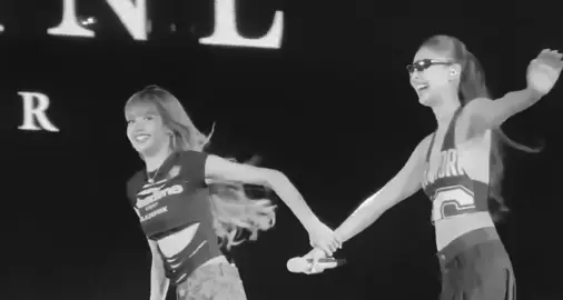 #lisa #jennie #blackpink #fyp #explore #fypシ #foryou 