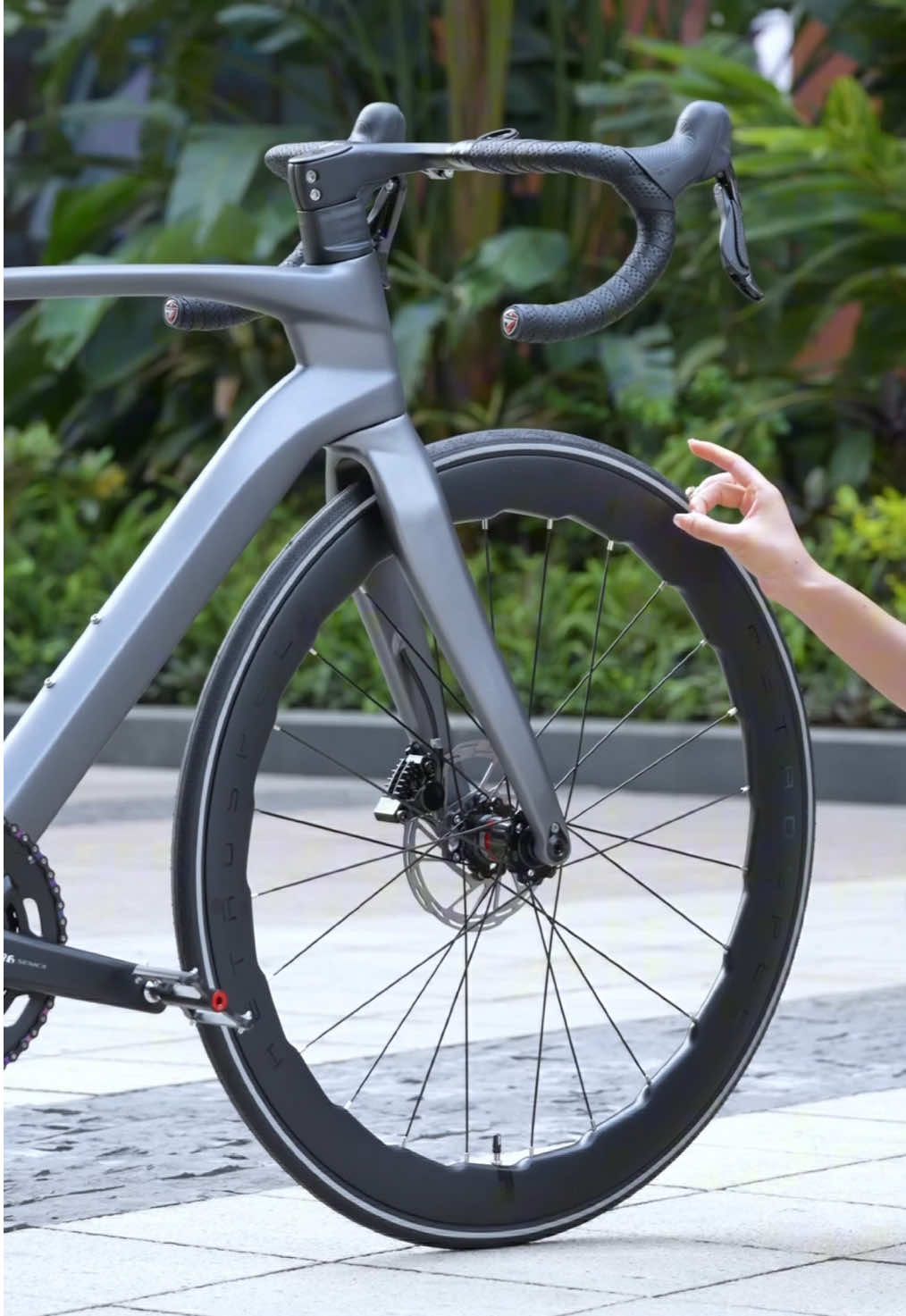 Twitter Cyclone unboxing video 🔥Cyclone final version has been released 🌈Please consult me for more information #bike #cycle #ride #bikeshop #factory #carbonfiber #bicycle 
