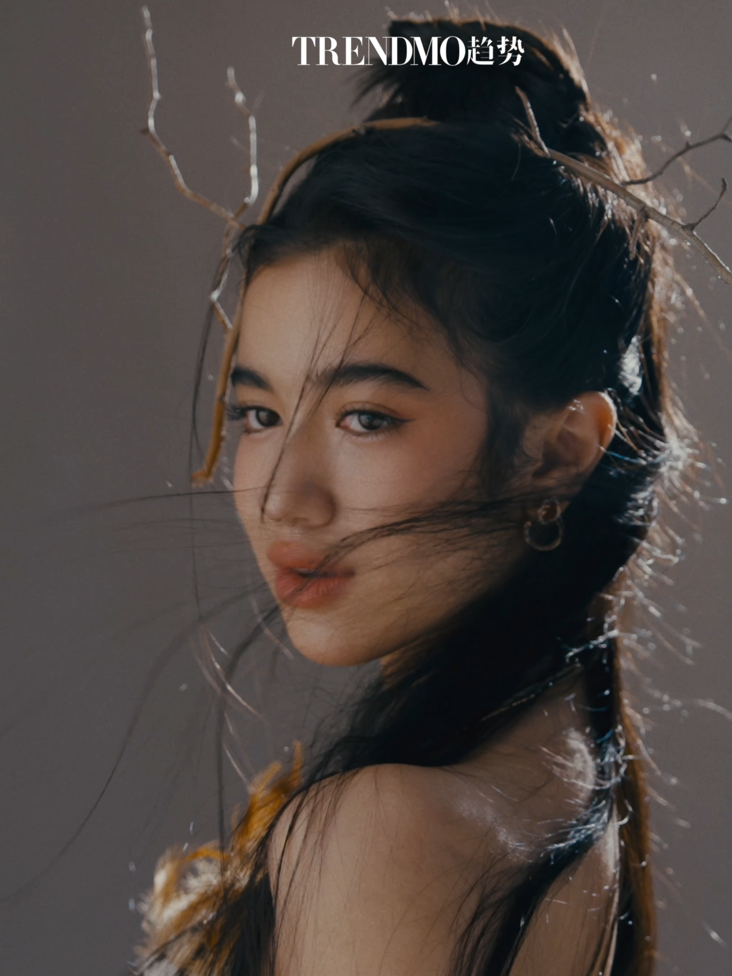 On the occasion of the 67th anniversary of Cambodia–China diplomatic relations 🇰🇭🤝🇨🇳, I am delighted to have taken part in promoting the preservation and exchange of culture between our two nations. Through showcasing the traditional artistry of China—creatively reimagined in the style of “guófēng,” a civilization with a history spanning thousands of years—this project was brought to life under the production of @Trendmo Magazine, a renowned publication in China. #Trendmomagazine #cambodiachinafriendship