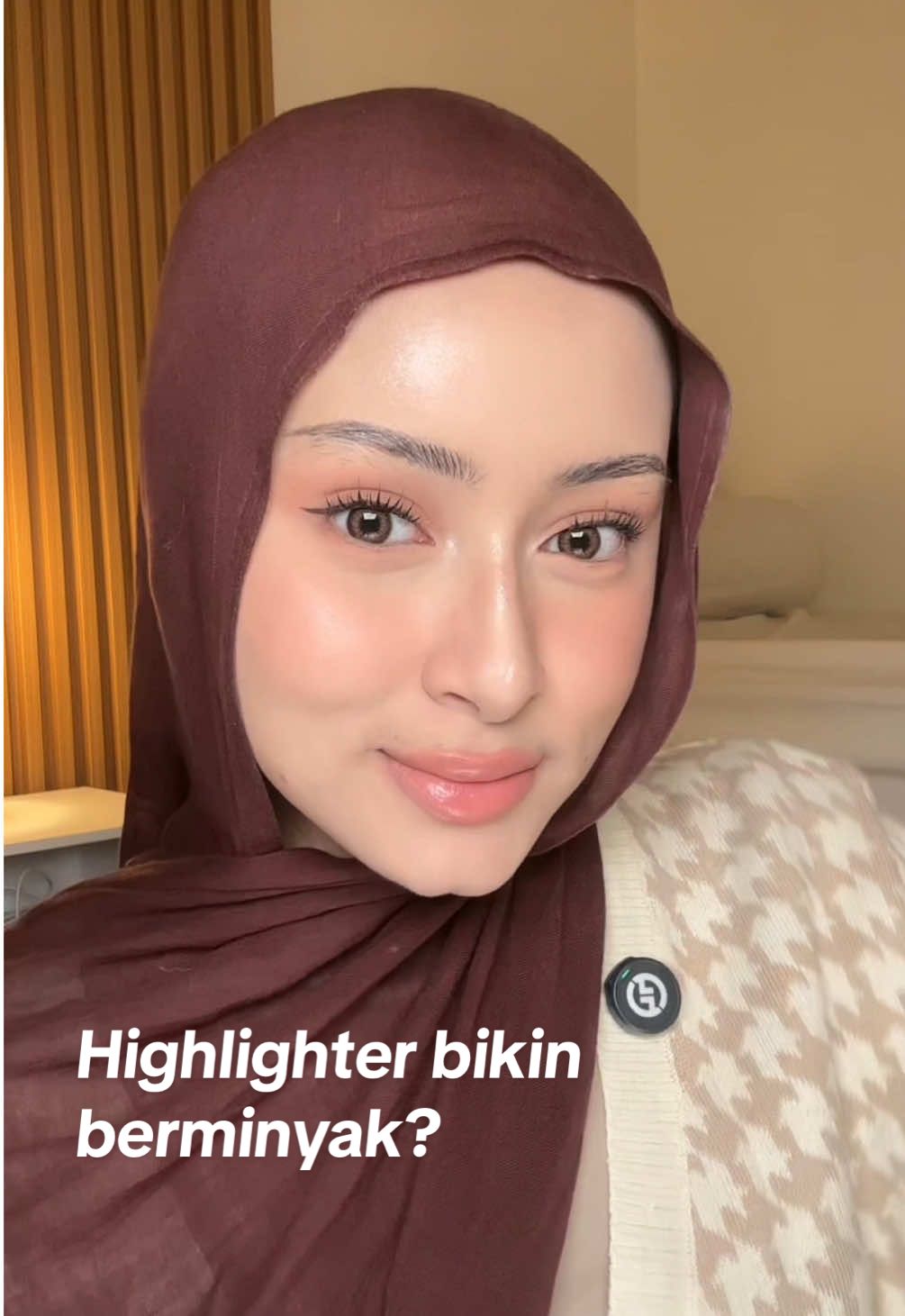 Highlighter bikin berminyak? Iya kalo kamu salah taro penempatan nya. Abis ini jangan salah lagi yaa cara pake highlighter nyaa🤩