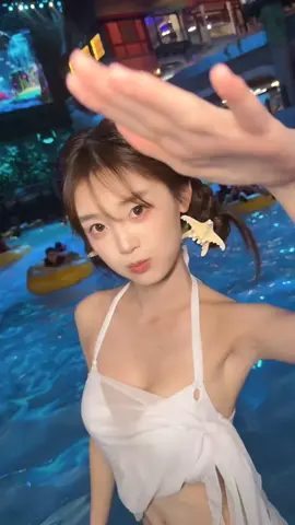 “你手机拿高啦” #辛夷 #清纯甜美 #美呆了涞源湖未来水世界精灵公主 #涞源湖AR数字化热带海洋世界 #河北的水世界也太全面了 