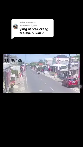 Membalas @mamamelati_halu ini kk Cuplikanya... cctv nya jauh hrus diulang2 lihat nya baru faham🙏 #infoblitar #jlciliwung #blitar 