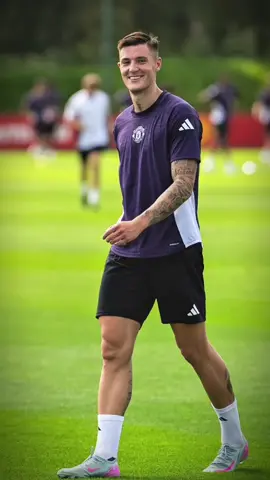 Benji💪🏻✨ #benjaminsesko #sesko #manchesterunited #manutd #ggmu #football #fypシ #fyp 