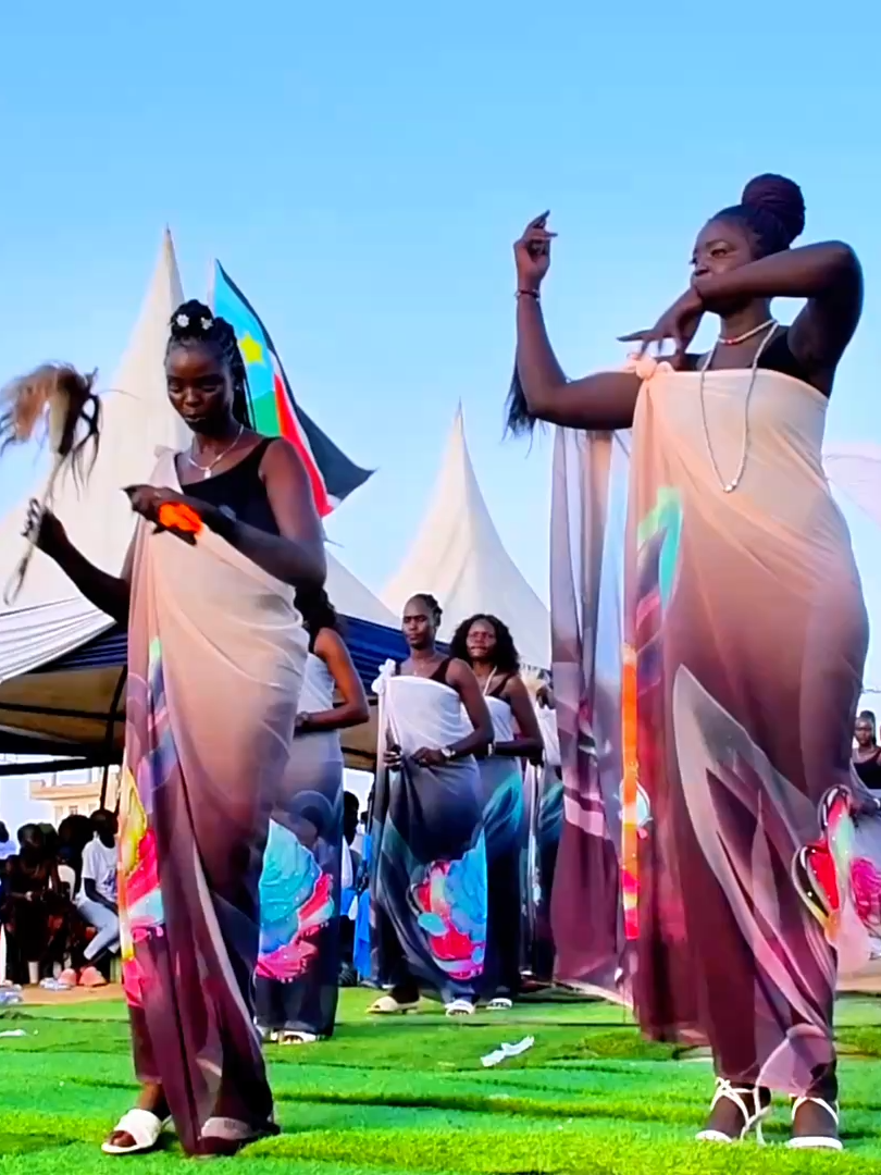 💎 Makuach Diamond girls serving heritage & beauty! From Werkok, Lualdit, Konbeek, Makuach, Nyïïr ke Koot, Nyïïr ke Paan Lothönyöny — this Mary Garang song is pure cultural pride! 🌟 📍 Biong Youth Association Inauguration – Gumbo Basic | 18th May 2025 #MakuachDiamond #southsudanculture🇸🇸🇸🇸🇸🇸🇸🇸🇸🇸 #Werkok #heritagepride #CulturalVibes#fyi