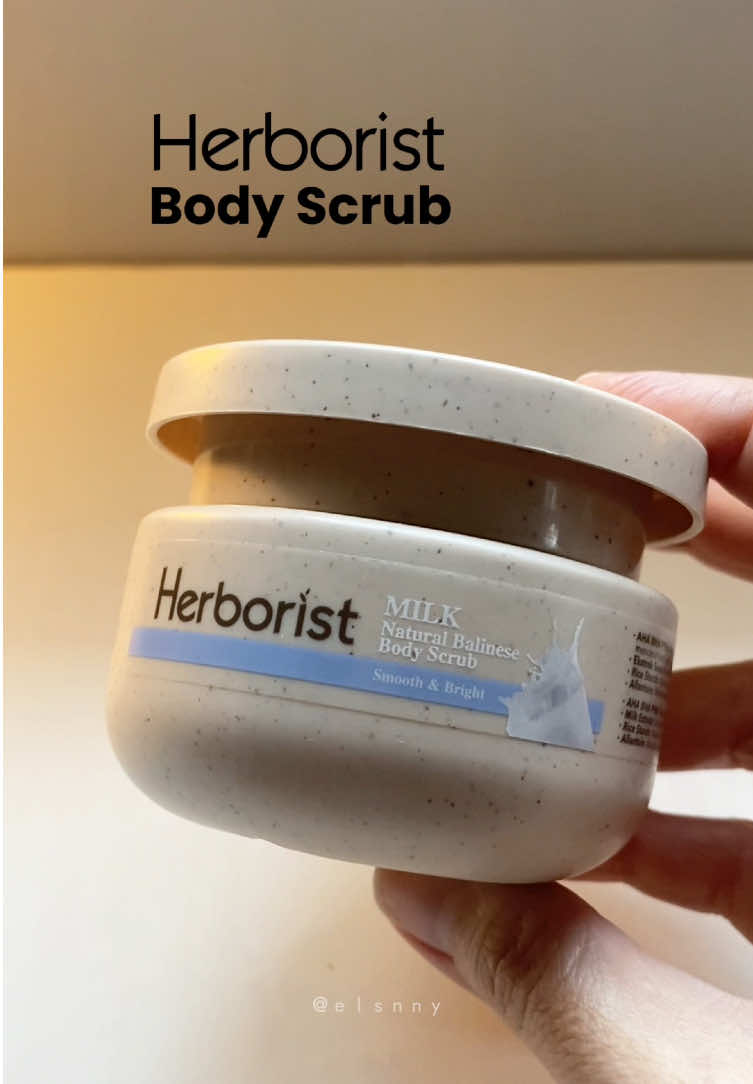 Scrub dari Herborist ini bikin kulit auto halus dan glowing ga pake ribet. Yuk cek out 🥰 #bodyscrub #herboristbodyscrub #kulitcerah #scrubbadan #scrubherborist #kulitglowing 
