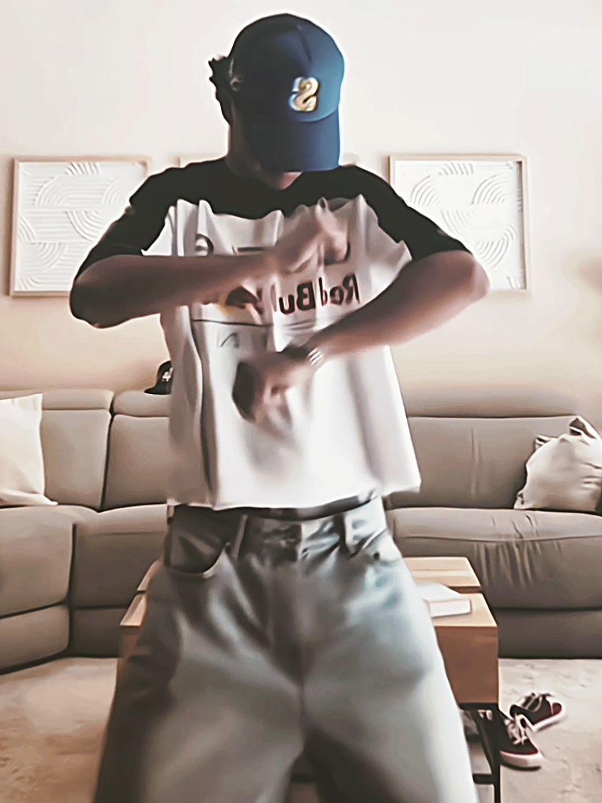 TYSMM FOR 100 FOLLOWERS #MALACHIBARTON #viral #edit #fyp #Zombies4 #makemefamous #makemeviral @Malachi Barton 