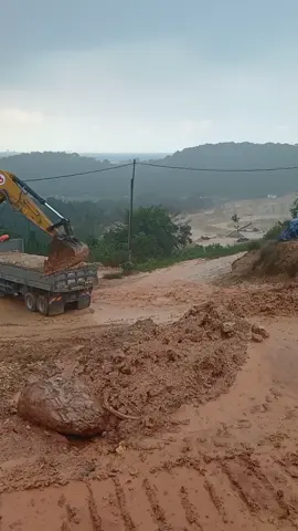 bahaya turun bukit hujan.. #loritipper #pilotdarat #fypシ 