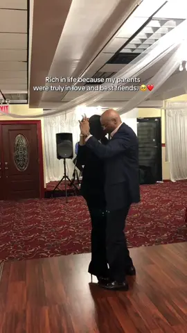 When these two hit the dance floor, people would be mesmerized. I loved watching my parents dance at every single function. It didn’t matter if they were the only ones dancing they knew they were fly. Fun fact: My dad was a straight up Liberian man who learned how to dance kompa so he could dance with his wife. My heart misses this so much. 🥹❤️🇭🇹🇱🇷 #fyp #viral #dance #kompa #haitiantiktok #liberiantiktok🇱🇷🇱🇷🇱🇷 #Love #parents 