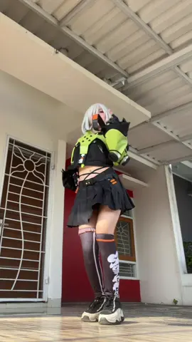 ya o o asiknya menikmati malam 😋 . #cosplay #zzzcosplay #anby #dance #roblox 
