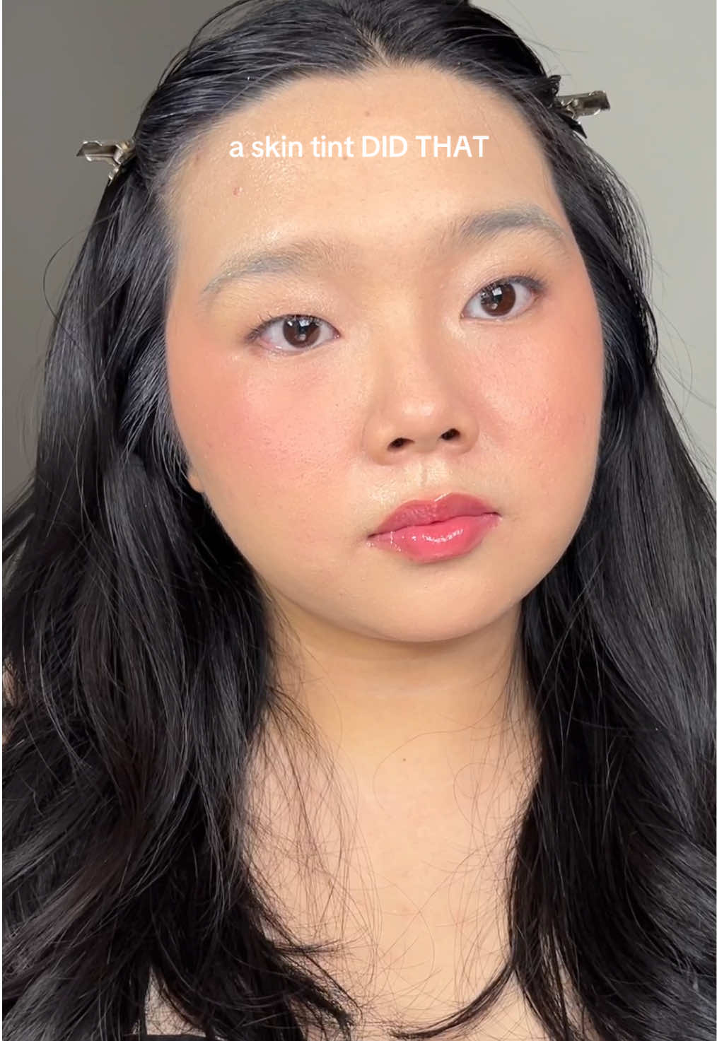 a skin tint DID THAT☝🏻 I hope it makes sense, skin tintnya skintific kyk punya formula yang paling skin tint-like dibanding lainnyaaa!!😙  full review & comparison soon yaa product: skintific skin tint - in shade 02 ivory // #BeautyTok #skintint #complexion #skintific #makeup #dailymakeup #MakeupRoutine 