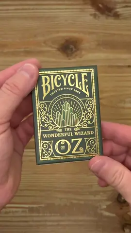 The Wonderful Wizard of OZ jeu de cartes par Bicycle #pourtoi #oz #cardistry #playingcards #cards #jeudecartes #bicycle #magie #cardtricks 