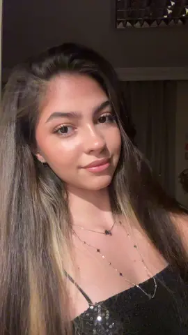 خانوم ناز داره #persiangirl #4upageシx #viralvideo #بروفوریوتاجرت_ندادم #برو_فوریو_بچ #فارسی_تیک_تاک #وایرال_ویدیو 