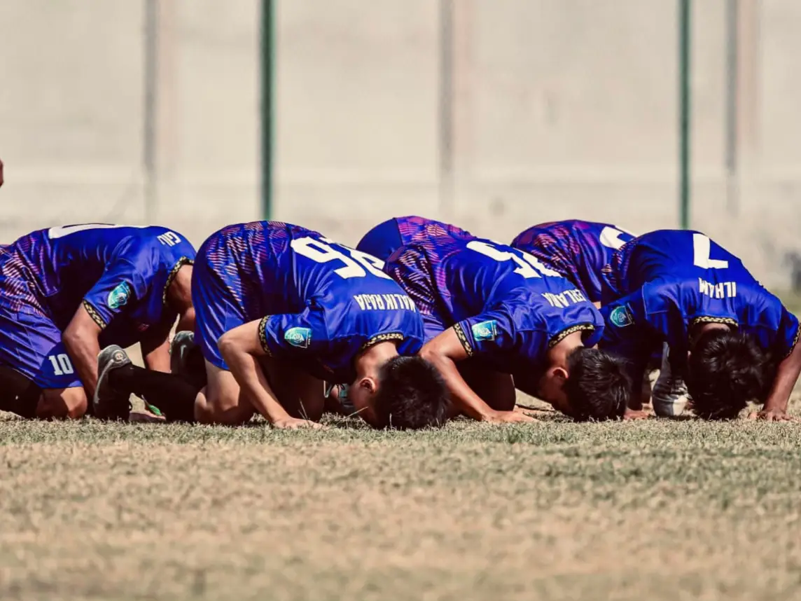 pengalaman yang berharga, terimakasih ya allah atas kesempatan ini,akan terus belajar, bergerak maju, dan percaya prosesnya😇💜 #lewatberanda #fyp #sepakbola #persita #tangerang #percayaproses #elitproacademy 