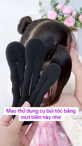🔥 Trời nóng – thử ngay kiểu búi tóc “xinh xỉu” 💫 Dùng dụng cụ búi tóc bằng mút giúp búi tròn gọn gàng, chắc, không rối. 📍 Mẹ vào phần trưng bày chọn thêm phụ kiện xinh cho bé nha! #tócbúitròn #tócbéđẹp #tócbégái #tócbémùahe #phụkiệntóc #dụngcụbúitóc #kiểutócdễlàm