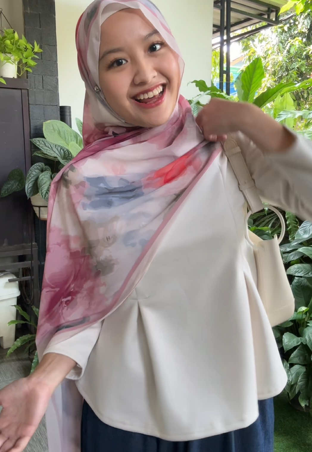 another day another experiment 😆🌸🫶🏻 with my cutee suede top from @by.azeera 💌 . . . . #OOTD #outfitcheck #hijab #feminineenergy #fypシ゚ 