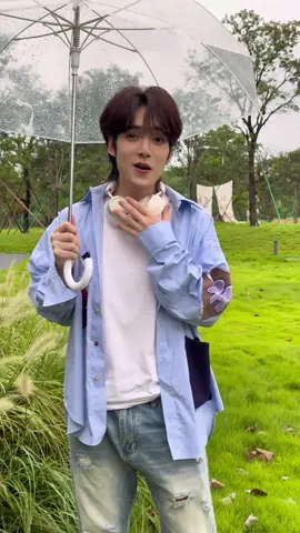 不知道有多少人因为这首歌认识我。我也喜欢这首歌#吴志刚 #wuzhigang #tiktok #deepaffectionisjustajoke #singingforyou 