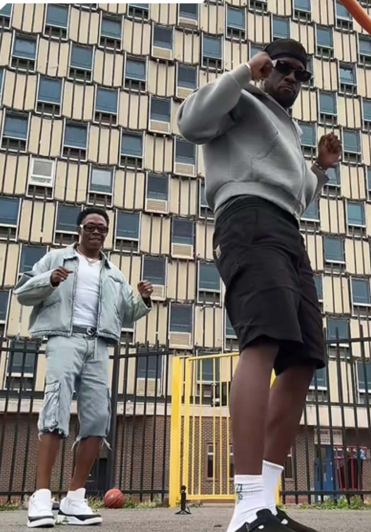 Replying to @itscallmethekidd it’s a dance off #drake