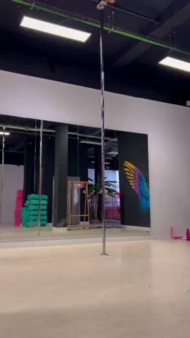 #poledance #training #pole #flying #strengthtraining #poledancelove #poledancer #parati #aerial 