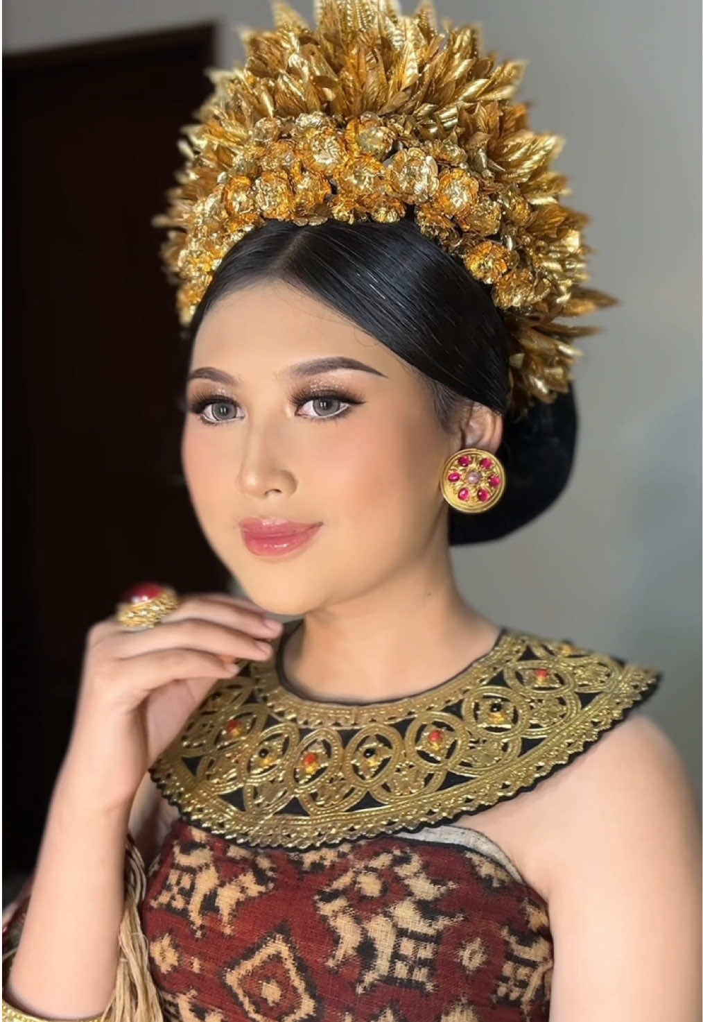 Payas Klasik by Salon Agung 🤍 — 💌 Contact us on instagram @ salonagung.bygekdiva  #MakeupArtist #MUABali #SalonAgung #PayasResepsi #PreweddingBali 