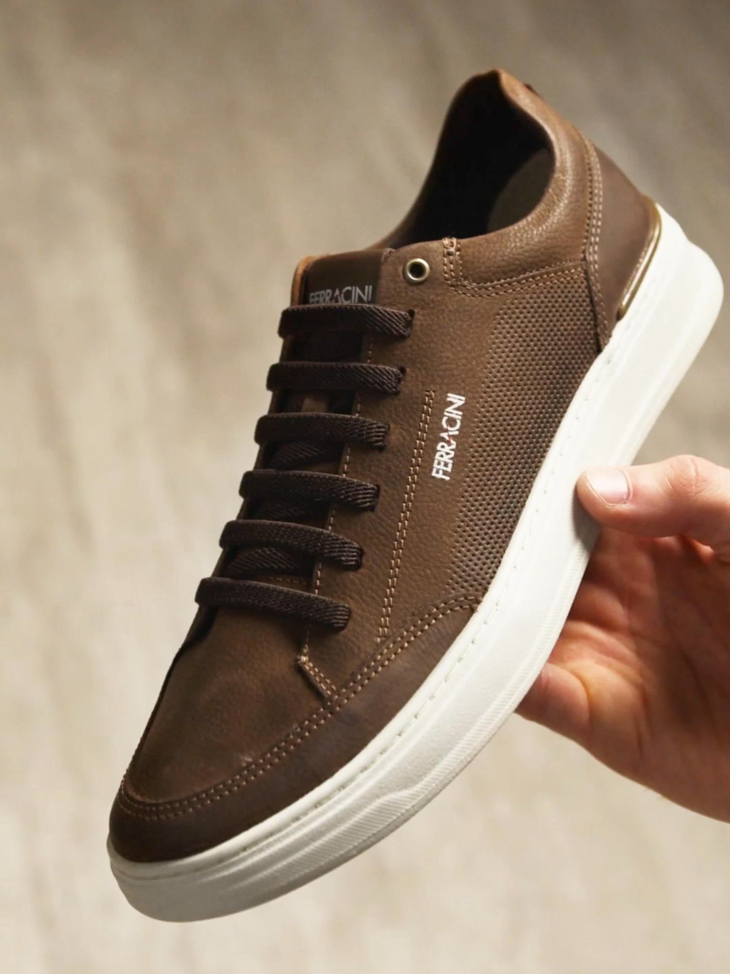 Quatro motivos pra elevar o seu estilo. Todos com nome e sobrenome: Linha Gold. #Ferracini #FoYorYouPage #CalcadoMasculino #SapatenisMasculino #Sapatenis