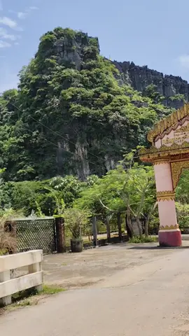 #မော်လမြိုင် မုံဒုံမြို့တွင် တည်ရှိသော မြတ်စောညီနောင်လှိုင်ဂူ ရှုခင်းလှနေရော#fyp #ရောက်ချင်ရင်ရောက်မရောက်ချင်လည်းနေ #ဒီတစ်ပုဒ်တော့fypပေါ်ရောက်ချင်တယ် #myanmartiktok🇲🇲🇲🇲 @Hnin Hnin Aung 