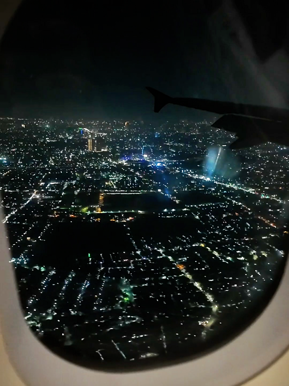 Landing Malam Bandara Juanda #oncamtraveler #juanda #airport #plane #surabaya 