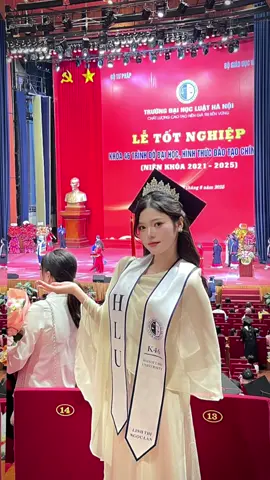 Em iu sẽ spam ảnh tốt nghiệp hehe #hlu #hanoilawuniversity #daihocluathanoi  #graduation2025 