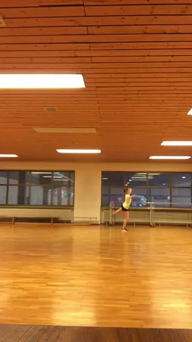 Being able to jump in both directions is kind of a flex 💪 #figureskating #fyp #2A #recommendations #weirdflex 