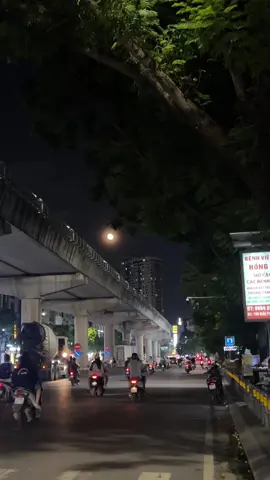 Ánh trăng soi sáng cả bầu trời, nhưng lại không thể soi thấu lòng người... #langthanghanoi #anhtrang #hanoi #xh #xuhuongtiktok 
