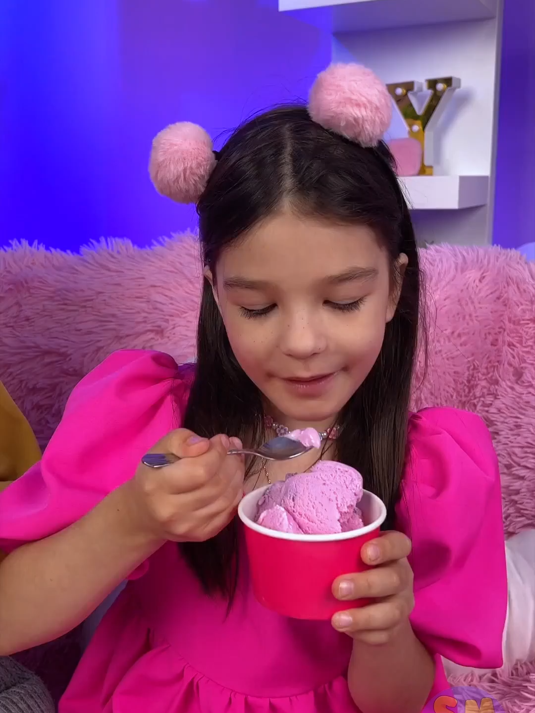 Girl Gets A Huge Ice Cream! 😍🍦 #icecream #sweet