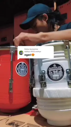 Membalas @wahyu.1922.wahyu Hehe izin belajar main kendang ya boss 😅🙏 singel tabla nuansa 🇮🇩 ready boss & 1set takdut nuansa putih kuy yang mau pre-order kendang lainnya mau jenis apapun kendangnya kami siap,bisa langsung dm/contact ada di bio profil ya boss 😇🙏 #baladdewapercussion #tabla #kendang #musik #dangdut #fyp #fypシ゚viral 