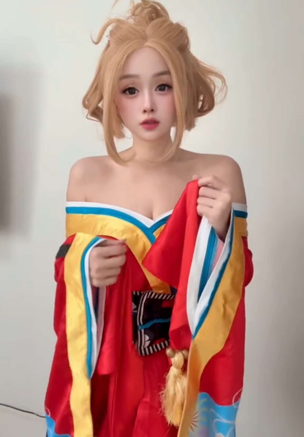 ❗️ SALE ❗️preloved kimono cosplay premium Rp. 2.000.000,-  bisa nego tipis bahan premium tebal import ya 👌🏻 kimono yg obi terpisah gak jd satu, samping kiri kanan ada lonceng bunyi, kimono bisa di sesuai kan sm body kalian ( bisa liat tampilan belakang ada tali yg bisa dipres sesuai body ) minat lsg DM aku ya 💌  #preloved#prelovedcosplay#prelovedcosplaycostume#prelovedbranded#prelovedcosplaypremium