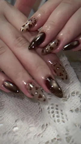 Da beo, mắt mèo kết hợp nha mấy chị  #nails #nailmắtmèo #dabeo #nailtránggương 