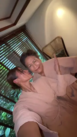 ตั้งแต่จำความได้…แม่ไม่เคยได้หยุด วันนี้หนูขอเป็นคนดูแลแม่เอง 💗 @Anantara Hotels Resorts & Spas @ELEMIS 