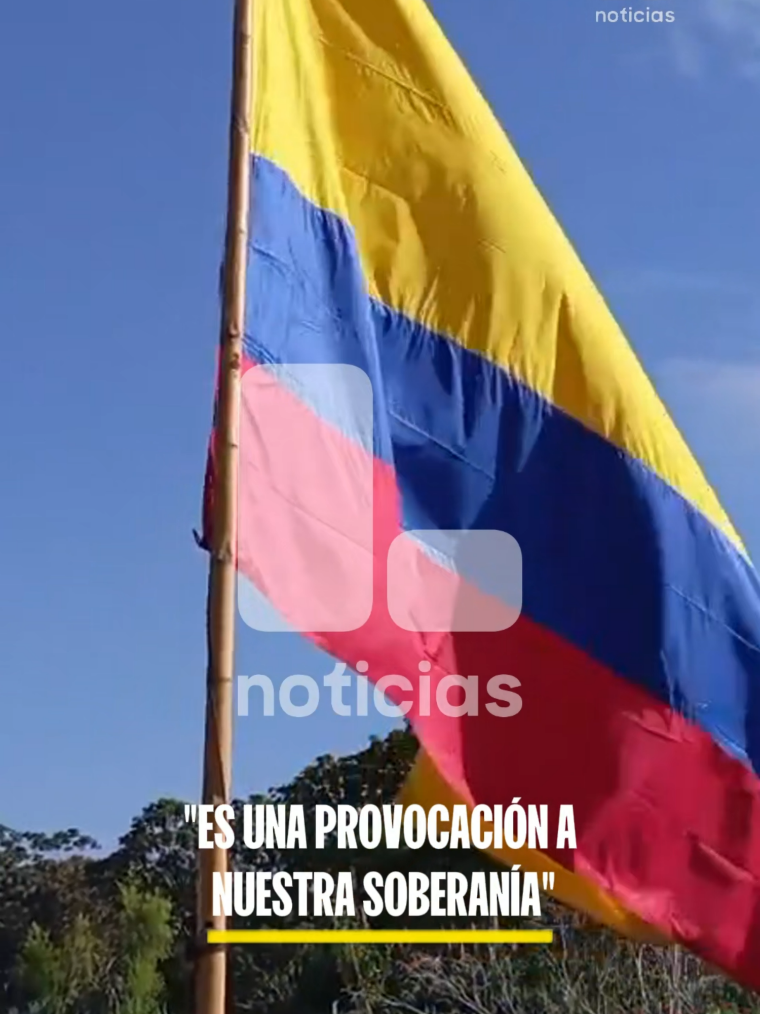 🔴 Max Ortiz representante de la municipalidad de Santa Rosa en Loreto, Perú, llegó hasta el lugar donde un grupo de desconocidos izaron la bandera colombiana. Mostró su malestar, ya que asegura que en la frontera han vivido pacíficamente y que no van a aceptar otras muestras provocativas. 📌Más información en latinanoticias.pe