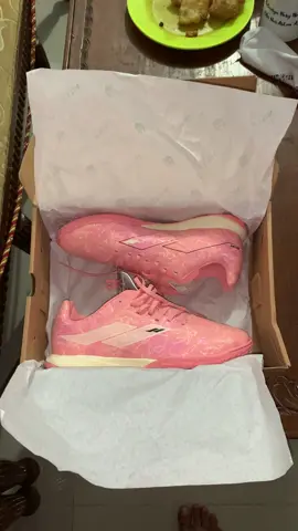 serius sepatu GHOIB udah ready stock lagi sekarang?🥵🎀💝🩷 #millsflame2inpink #futsal #mills 