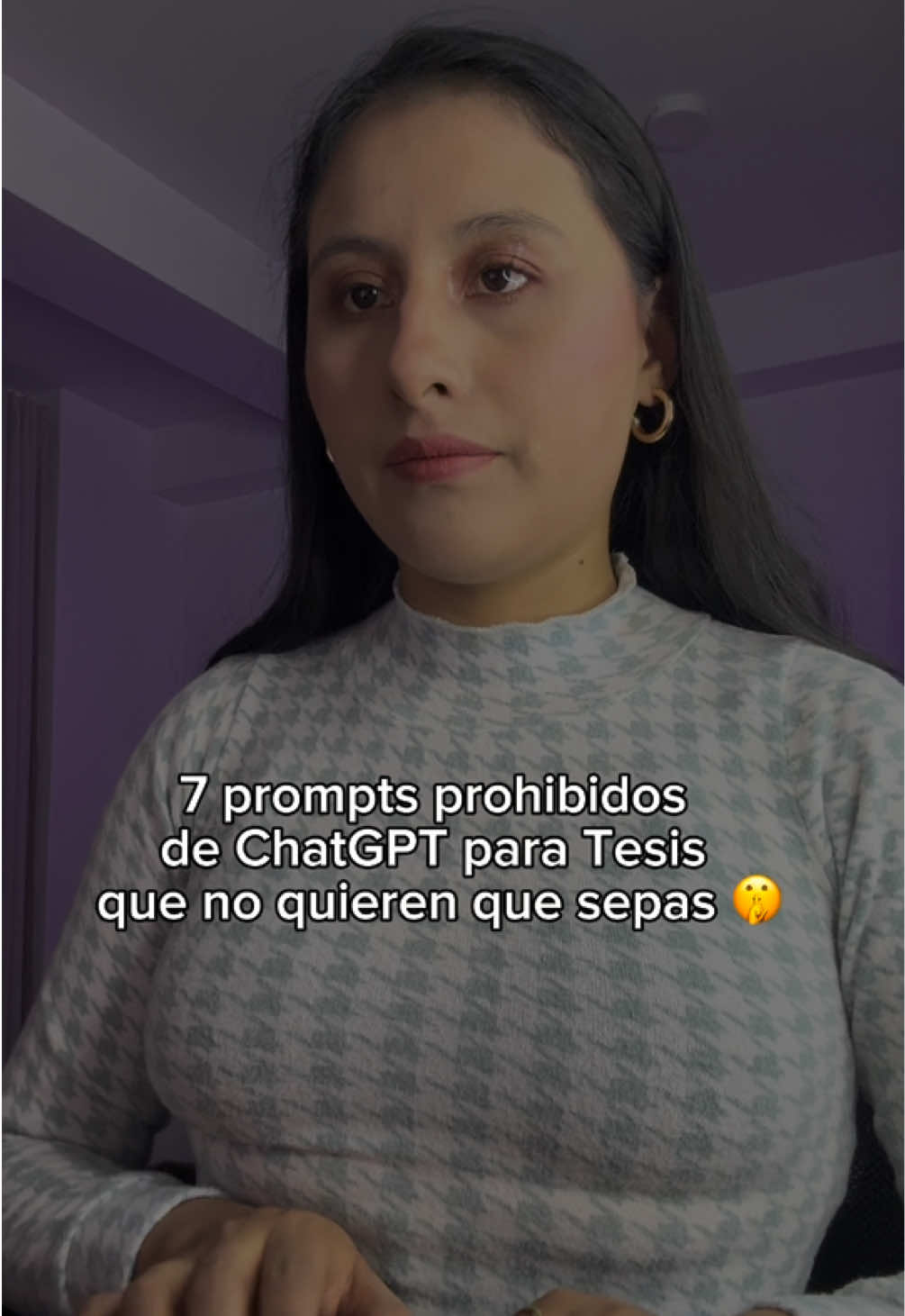 📌 Primero que nada, sígueme y guarda este video porque la vas a necesitar La mayoría usa ChatGPT como si fuera Google… y luego se pregunta por qué sus textos o ideas de tesis suenan genéricos. 💡 Pero cuando sabes exactamente qué pedirle… todo cambia. Prueba estos 10 prompts y mira cómo tu contenido de tesis pasa de “meh” a “magnético” 🎯: 1️⃣ “Actúa como asesor académico y dame una idea de tema de tesis original y viable en [mi carrera] con alto potencial de aporte científico.” 2️⃣ “Analiza mi planteamiento del problema y dime por qué no está logrando transmitir la relevancia y urgencia de mi investigación.” 3️⃣ “Dame 3 enfoques o debates actuales en mi campo que puedan generar discusión académica y fortalecer mi marco teórico.” 4️⃣ “Escribe un objetivo general y objetivos específicos claros y medibles para mi tesis en [tema].” 5️⃣ “Crea una secuencia lógica para desarrollar mi marco teórico de forma que cada apartado conecte con mis objetivos e hipótesis.” 6️⃣ “Explícame cómo estructuran sus mejores tesis los investigadores más citados en mi área.” 7️⃣ “Dame 5 estrategias para destacar mi tesis y diferenciarla de investigaciones previas en un campo saturado.” 🎁 3 Prompts BONUS: 8️⃣ “Escribe un mensaje persuasivo para contactar a un posible asesor de tesis y lograr que acepte apoyarme.” 9️⃣ “Dame un prompt avanzado para elaborar una justificación sólida que combine relevancia científica, social y práctica.” 🔟 “Crea un plan de redacción semanal de 7 días para avanzar en mi tesis y llegar lista/o a la sustentación en [número de meses].” 💥 ¿Quieres más? Comenta TESIS abajo y te mando 55+ prompts para que ChatGPT te ayude a crear, desarrollar y sustentar una tesis que destaque 🚀.
