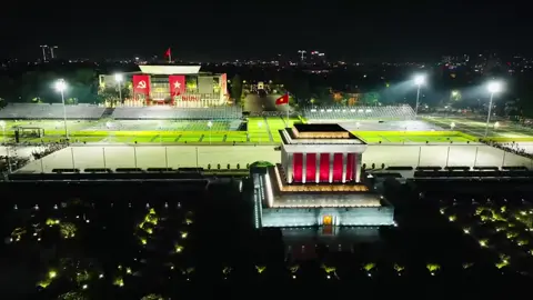 Nhìn từ trên cao Lăng Bác nhìn ra xung quanh 