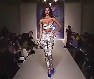 #yasmeenghauri for isani s/s 1992