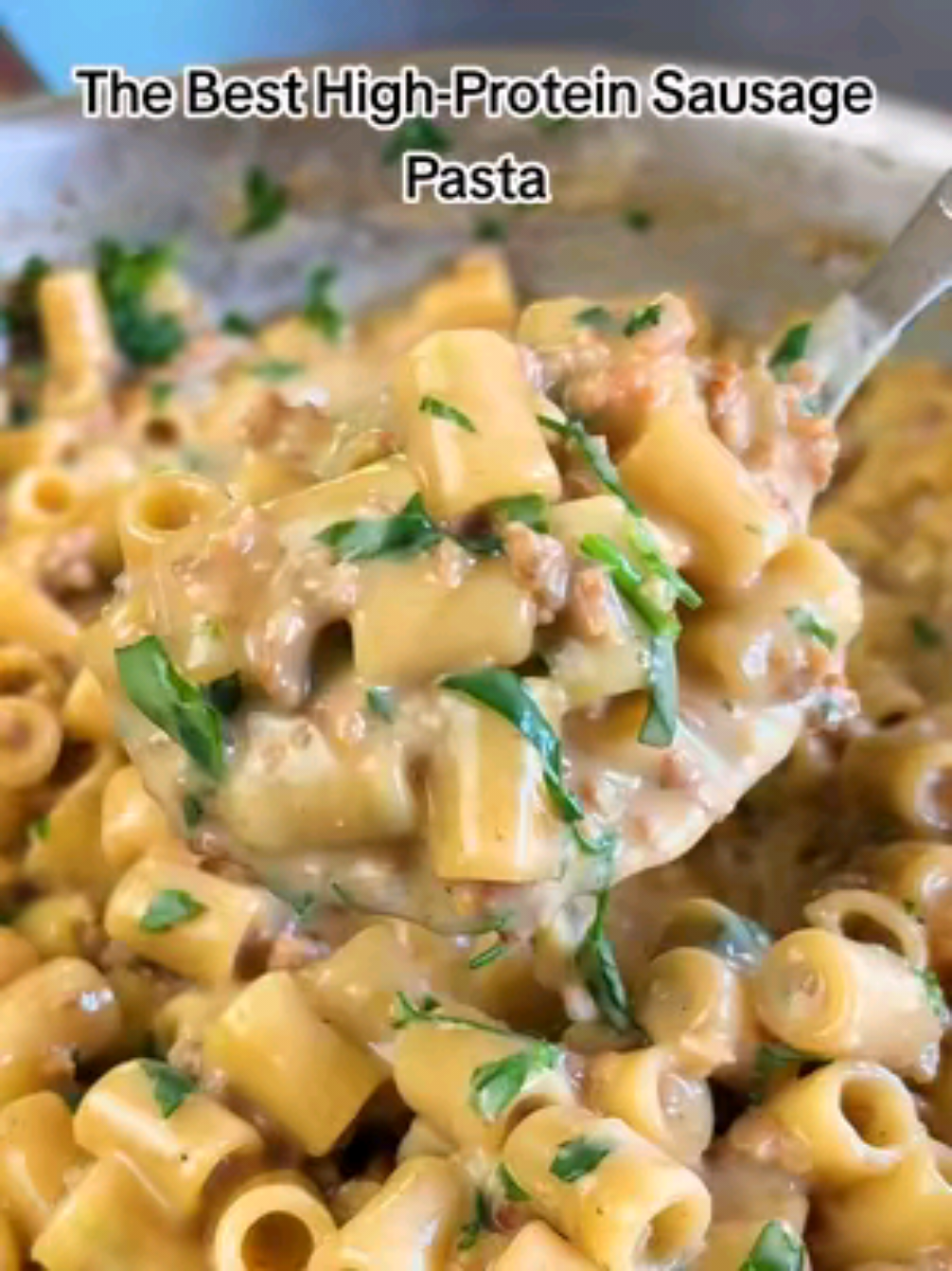 THE BEST HIGH-PROTEIN PASTA🤤 A delicious, tasty and creamy meal, high in protein with flavourful Italian sausage, how does this sound? These sausage ditalini will keep this promise I can assure you!🔥I love making easy high-protein pasta meals and this one is absolutely divine! Kids love it, your friend and family will love it, honestly, you just HAVE TO try it😍  Calories : 510cal Protein : 40g Carbs : 30g Fat : 18g You won't need much, it's an easy 5 steps recipe and it'll be ready in no time✨ The full recipe is in my Healthy & Happy Cookbook, you can find the link in my bio📝 Bon appétit, James❤️ #pasta #creamy #highprotein #delicious #easy #FoodTok 